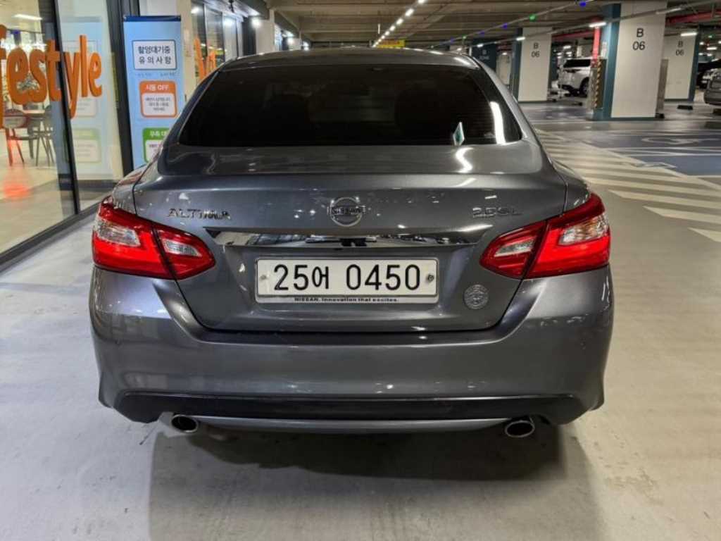 Nissan Altima - Vista 5