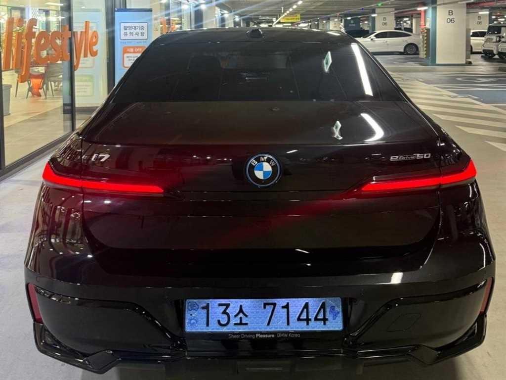BMW i7 - Vista 3