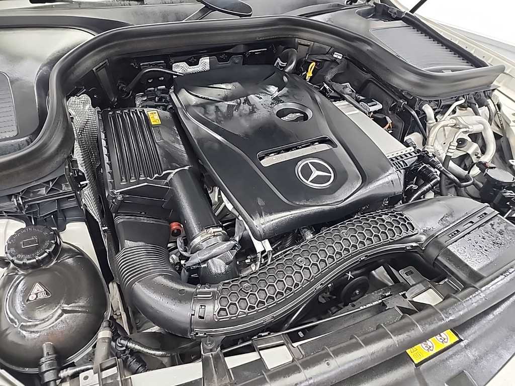 Mercedes Benz GLC Class - Vista 5