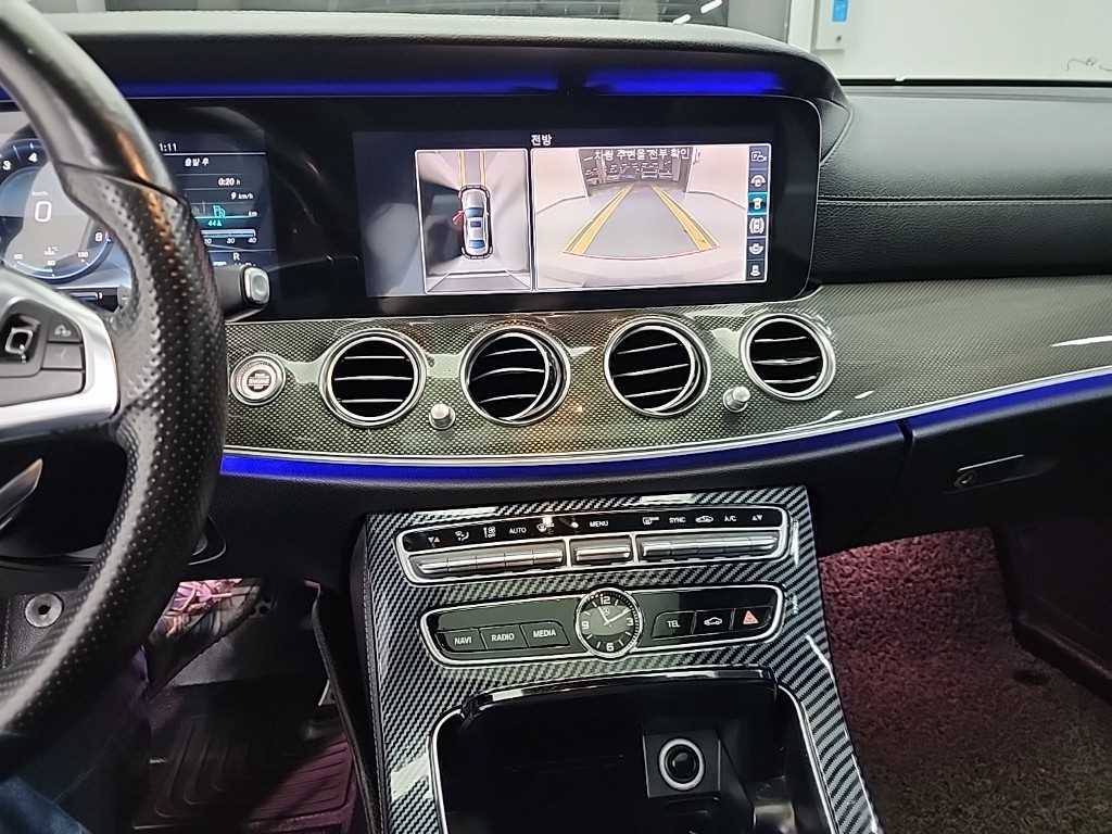 Mercedes Benz E class - Vista 10