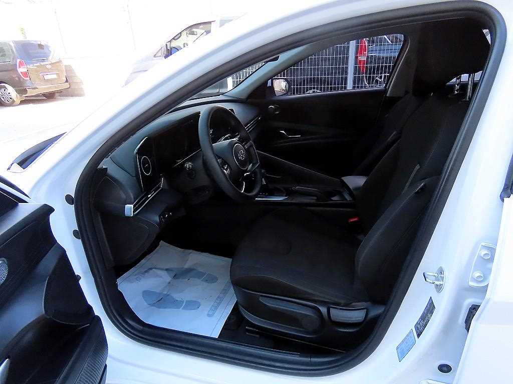 HYUNDAI Avante - Vista 5