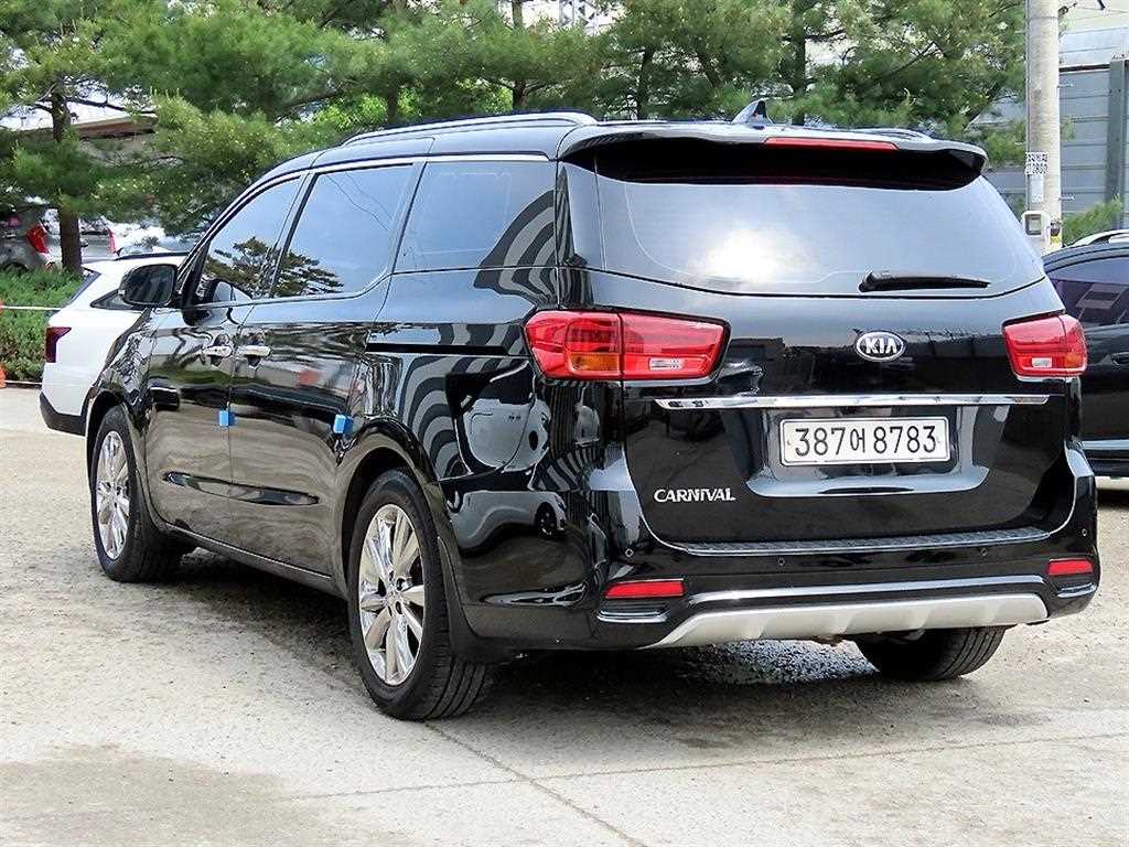 KIA Carnival - Vista 3
