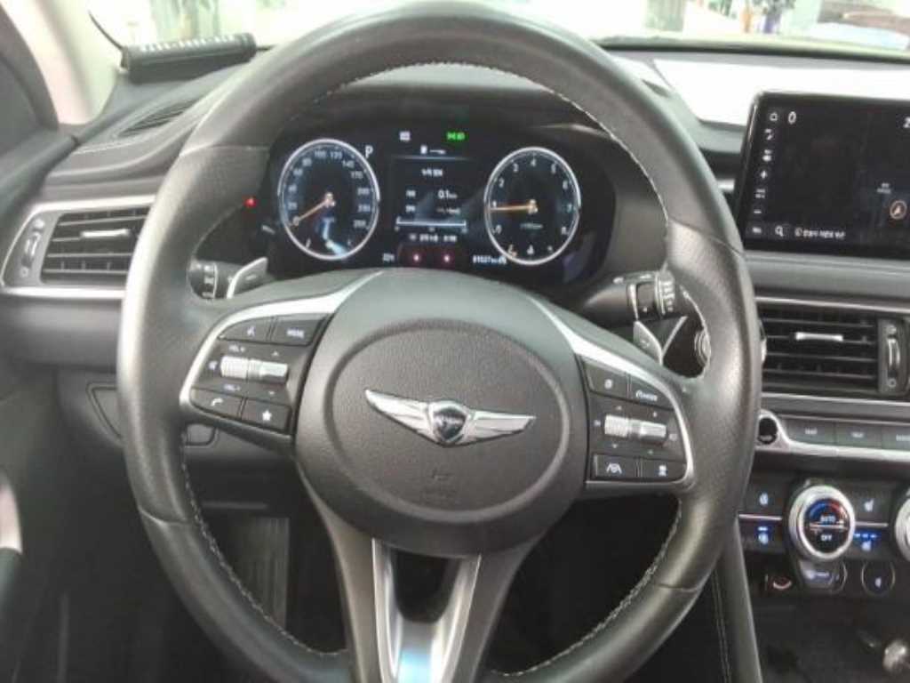 Genesis G70 - Vista 4