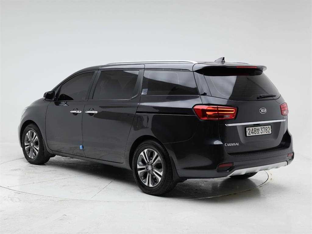 KIA Carnival - Vista 4
