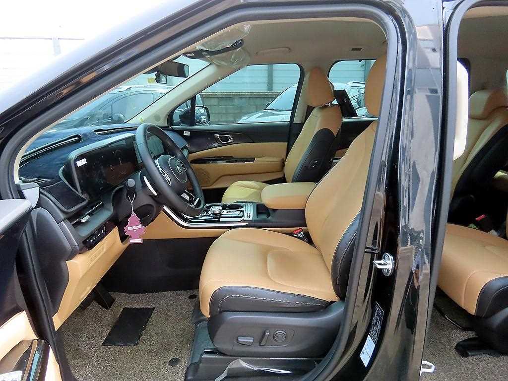 KIA Carnival - Vista 5