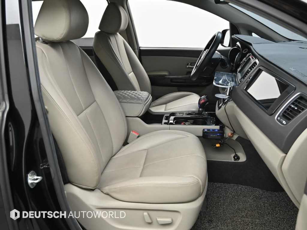 KIA Carnival - Vista 10