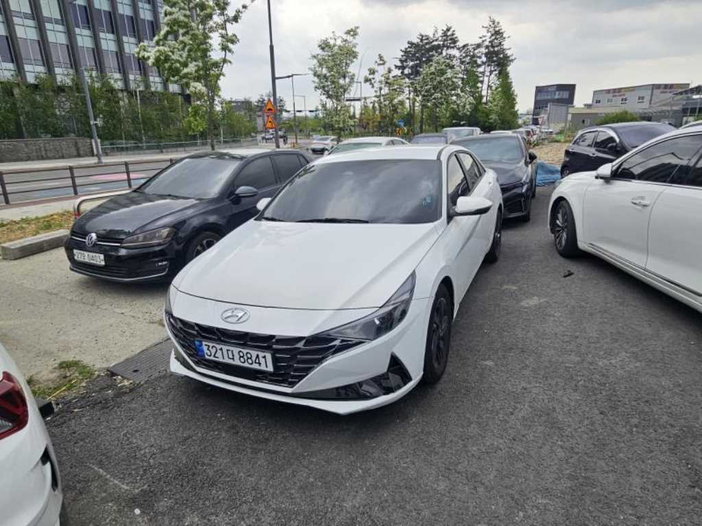HYUNDAI Avante - Vista 2