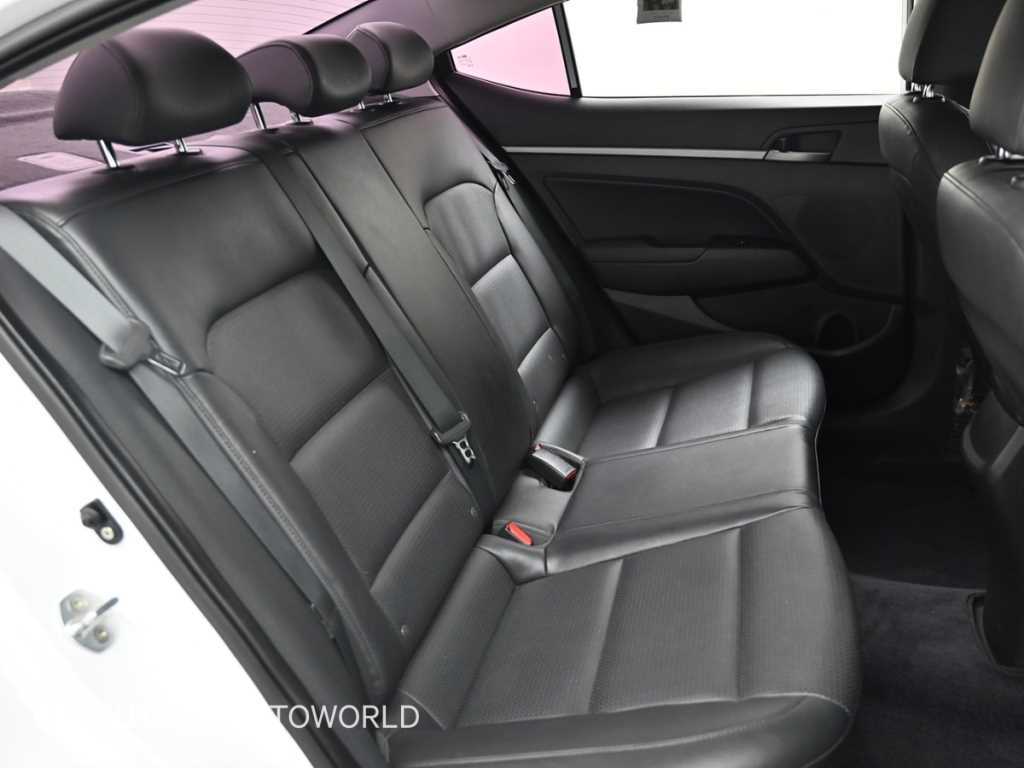 HYUNDAI Avante - Vista 12