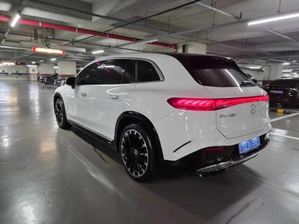 Mercedes Benz EQS - Vista 5