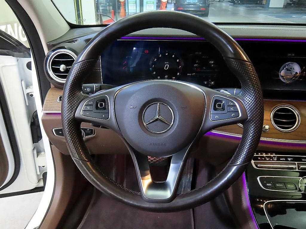 Mercedes Benz E class - Vista 8