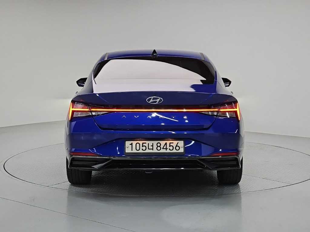 HYUNDAI Avante - Vista 3