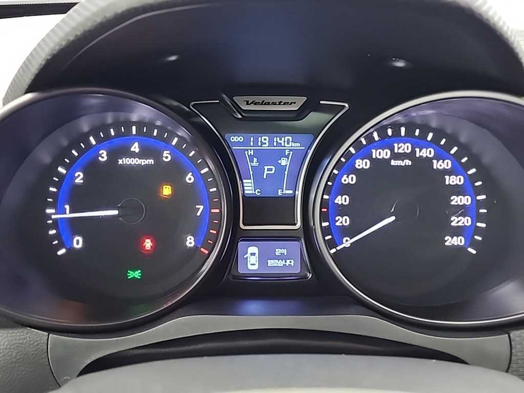 HYUNDAI Veloster - Vista 6