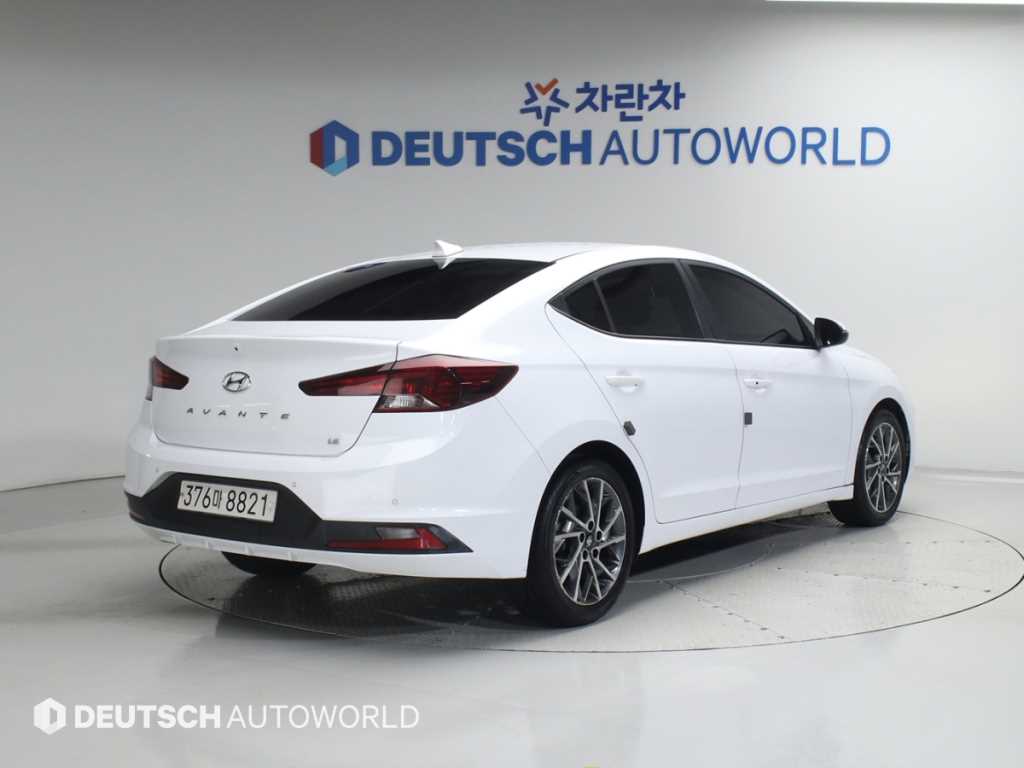 HYUNDAI Avante - Vista 2