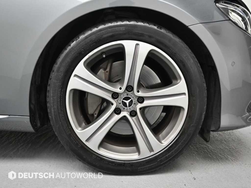 Mercedes Benz E class - Vista 5