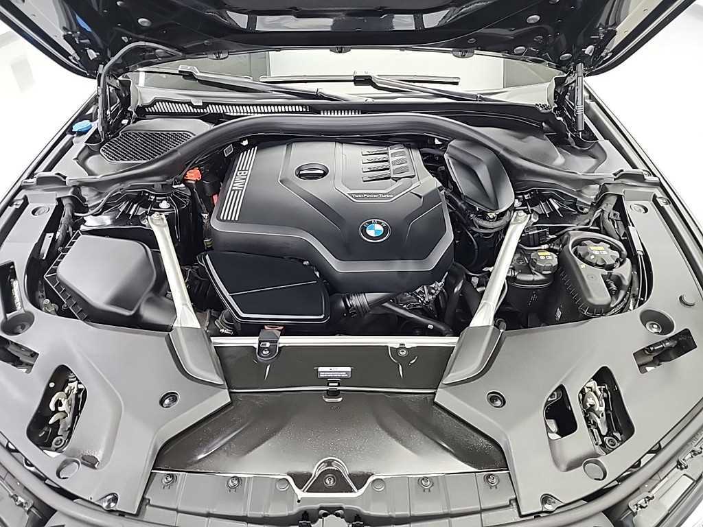BMW 5 Series - Vista 5