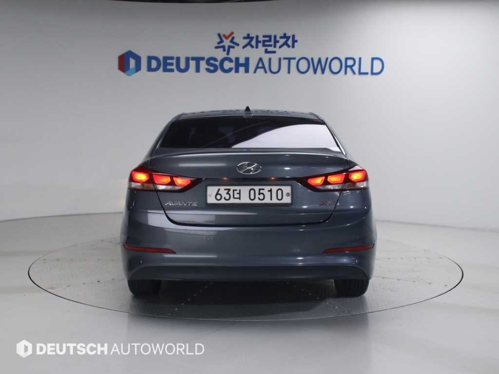 HYUNDAI Avante - Vista 4