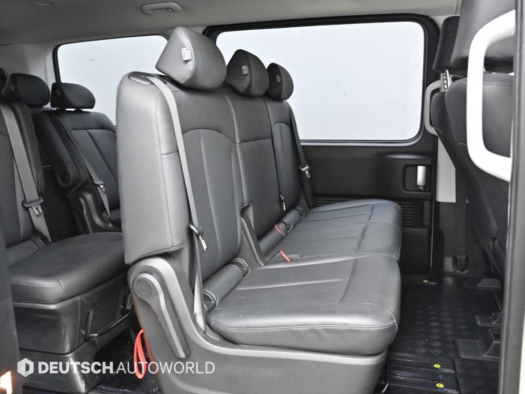 HYUNDAI Staria - Vista 12