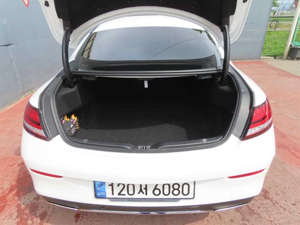 Mercedes Benz C Class - Vista 5