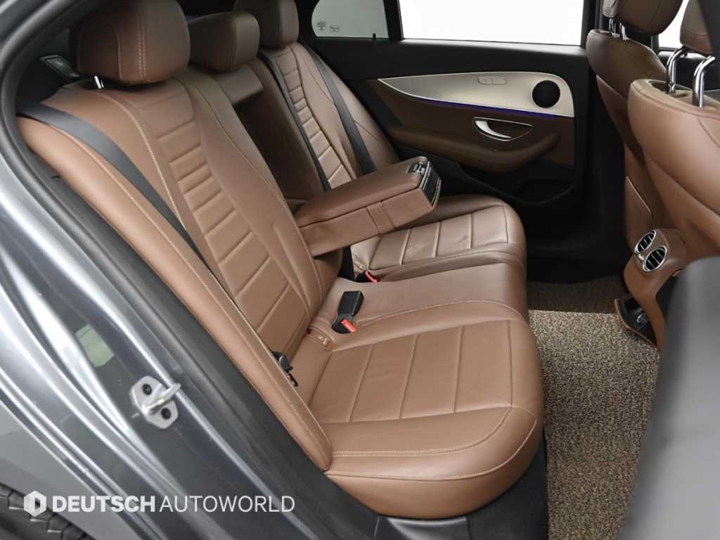 Mercedes Benz E class - Vista 12