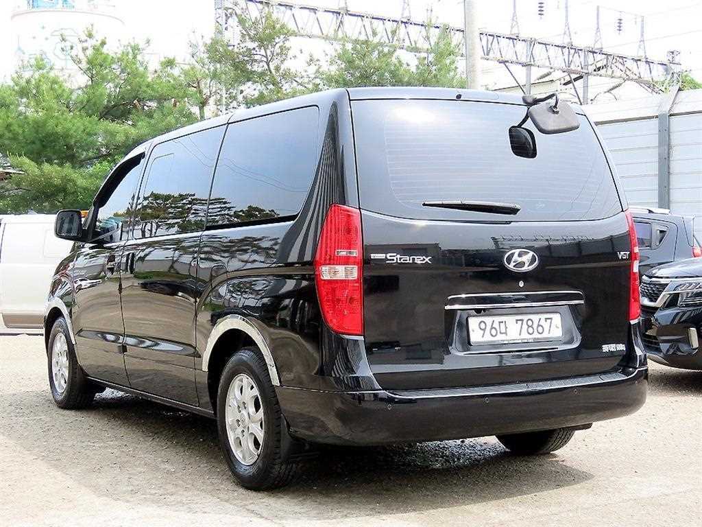 HYUNDAI Starex - Vista 3