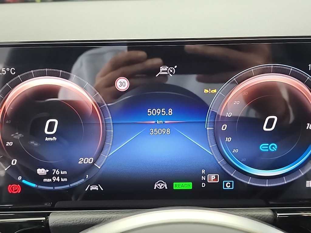 Mercedes Benz EQA - Vista 6