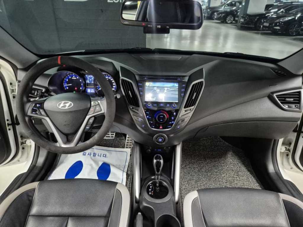 HYUNDAI Veloster - Vista 5