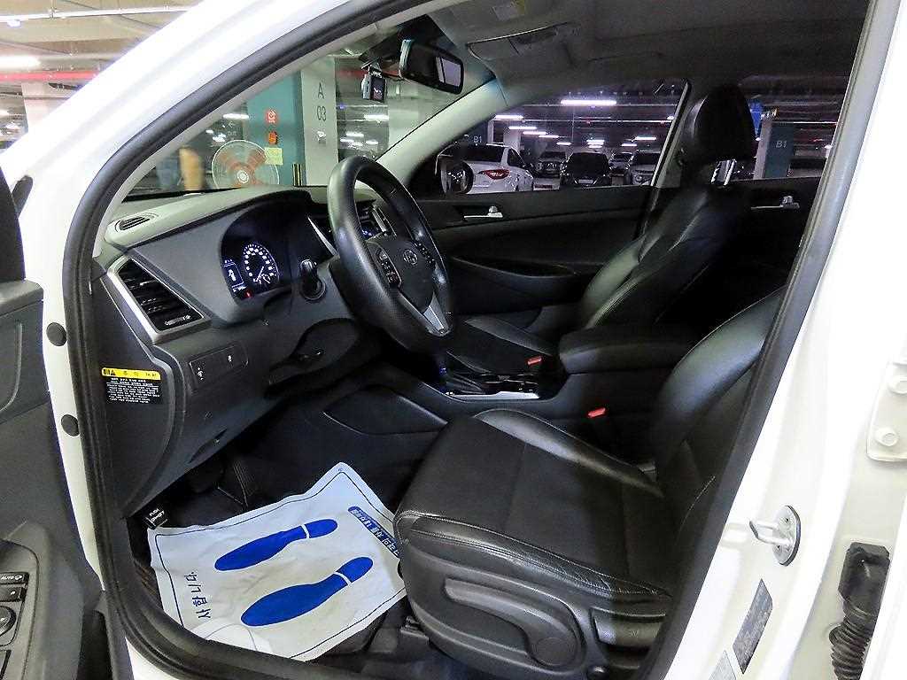 HYUNDAI Tucson - Vista 6
