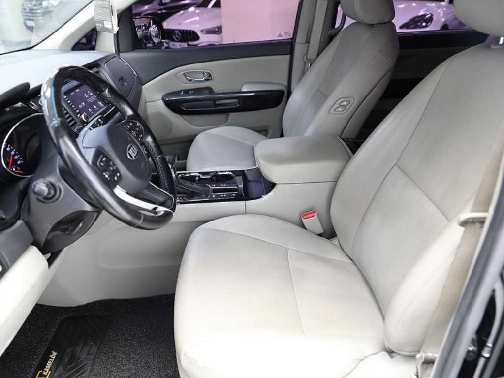 KIA Carnival - Vista 6