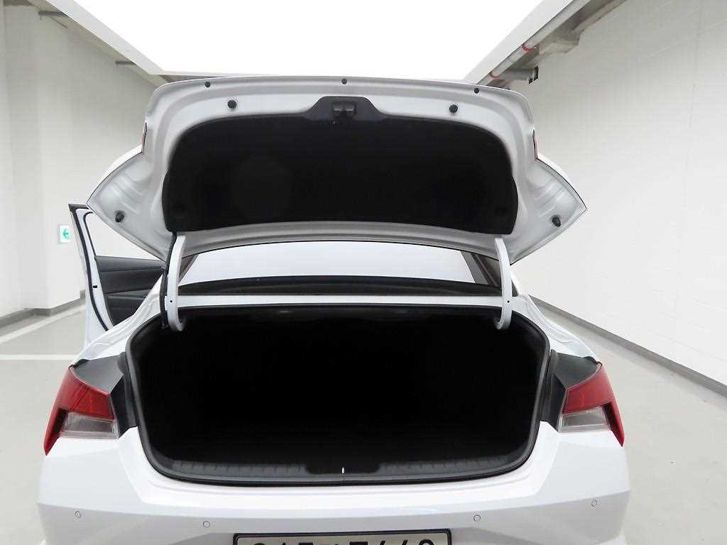 HYUNDAI Avante - Vista 5