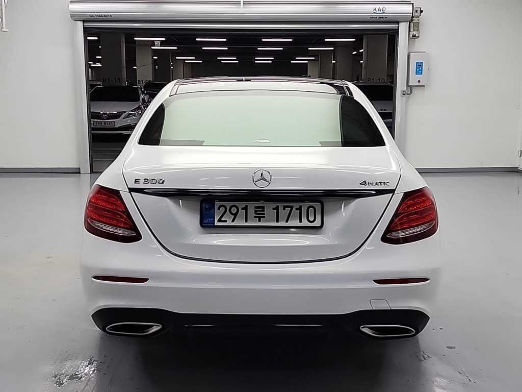 Mercedes Benz E class - Vista 3