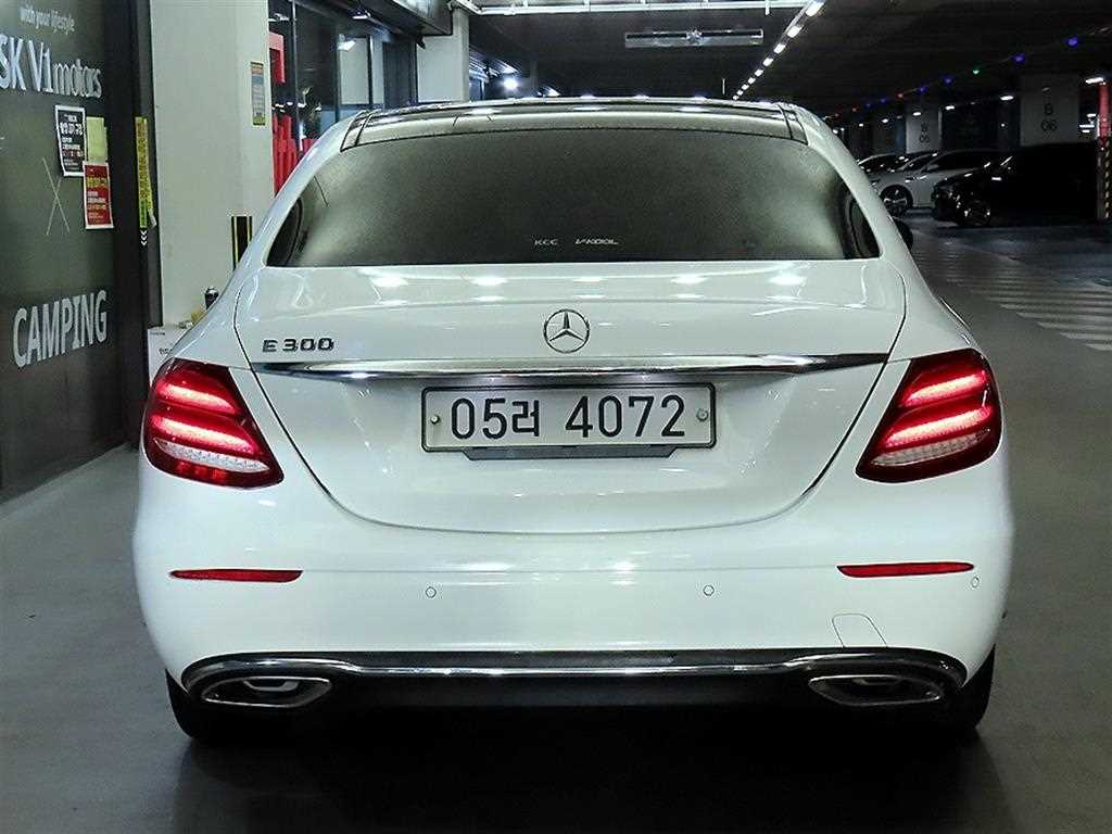 Mercedes Benz E class - Vista 5