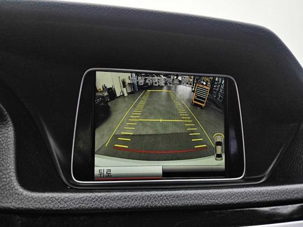 Mercedes Benz E class - Vista 12