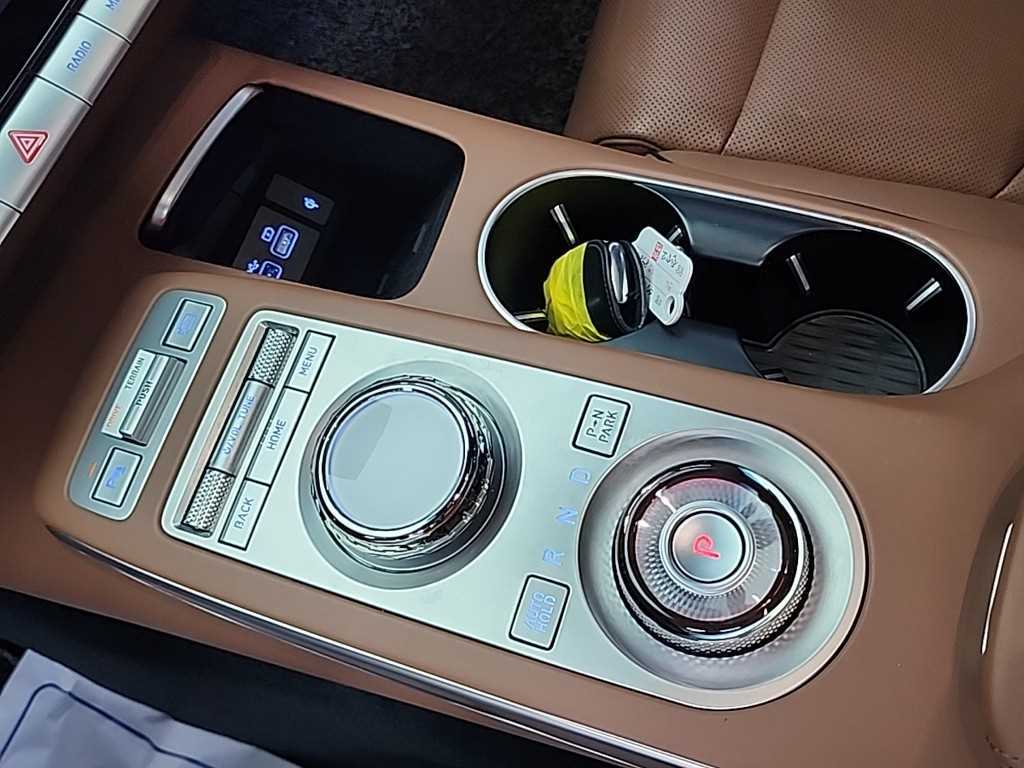Genesis GV70 - Vista 8