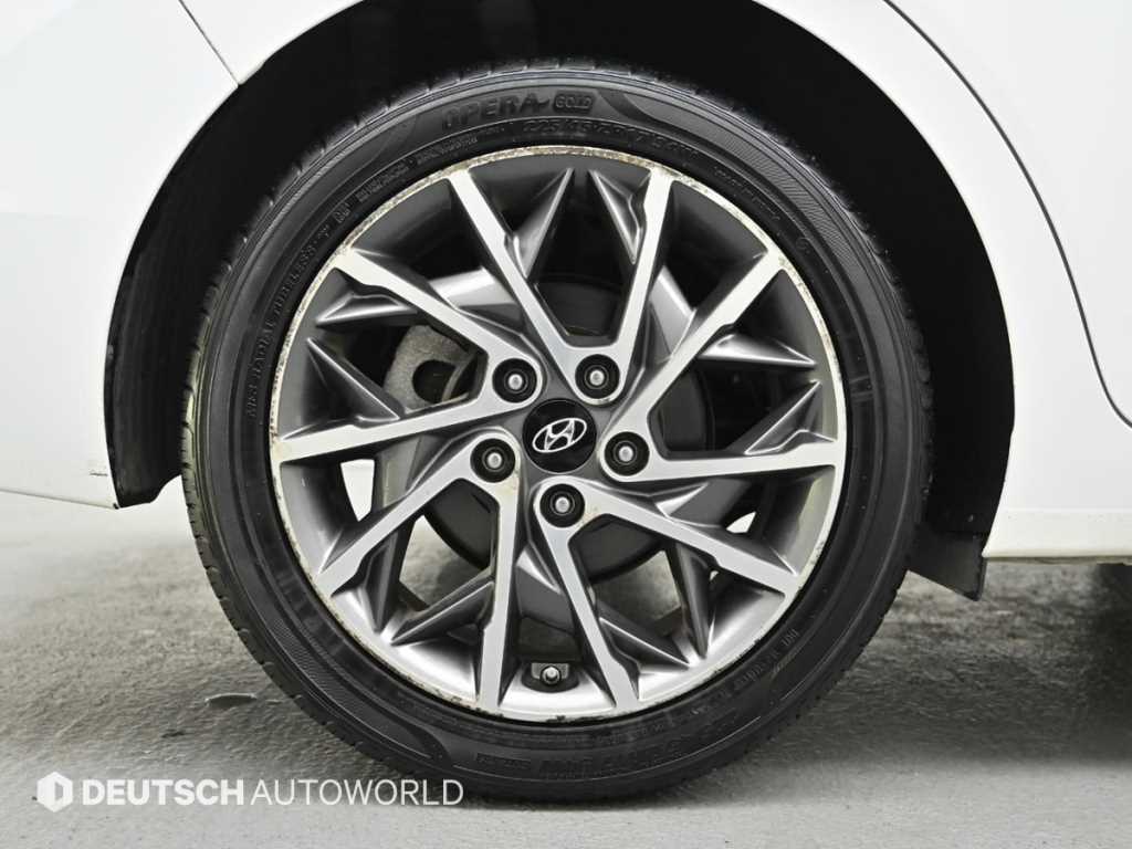 HYUNDAI Avante - Vista 5