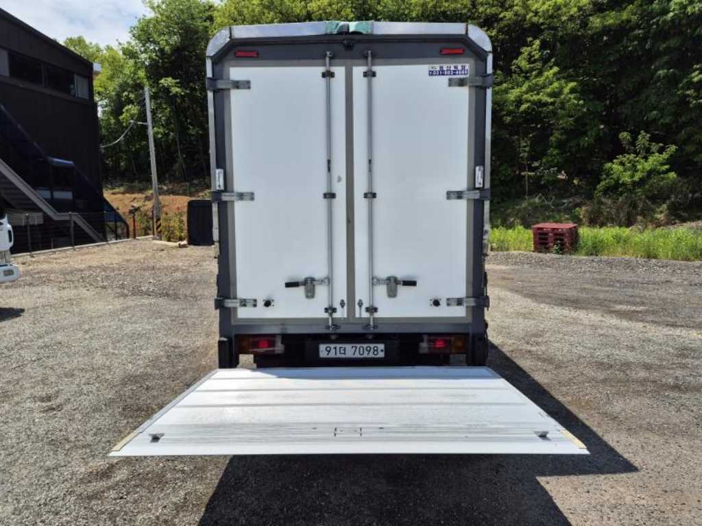 medium and large cargo truck - Vista 7