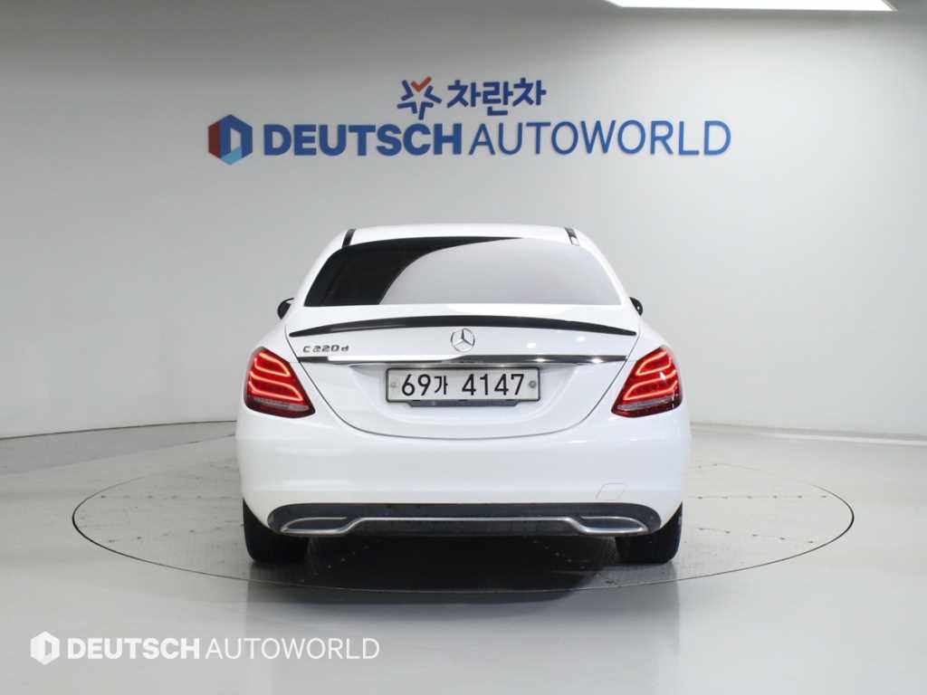 Mercedes Benz C Class - Vista 4