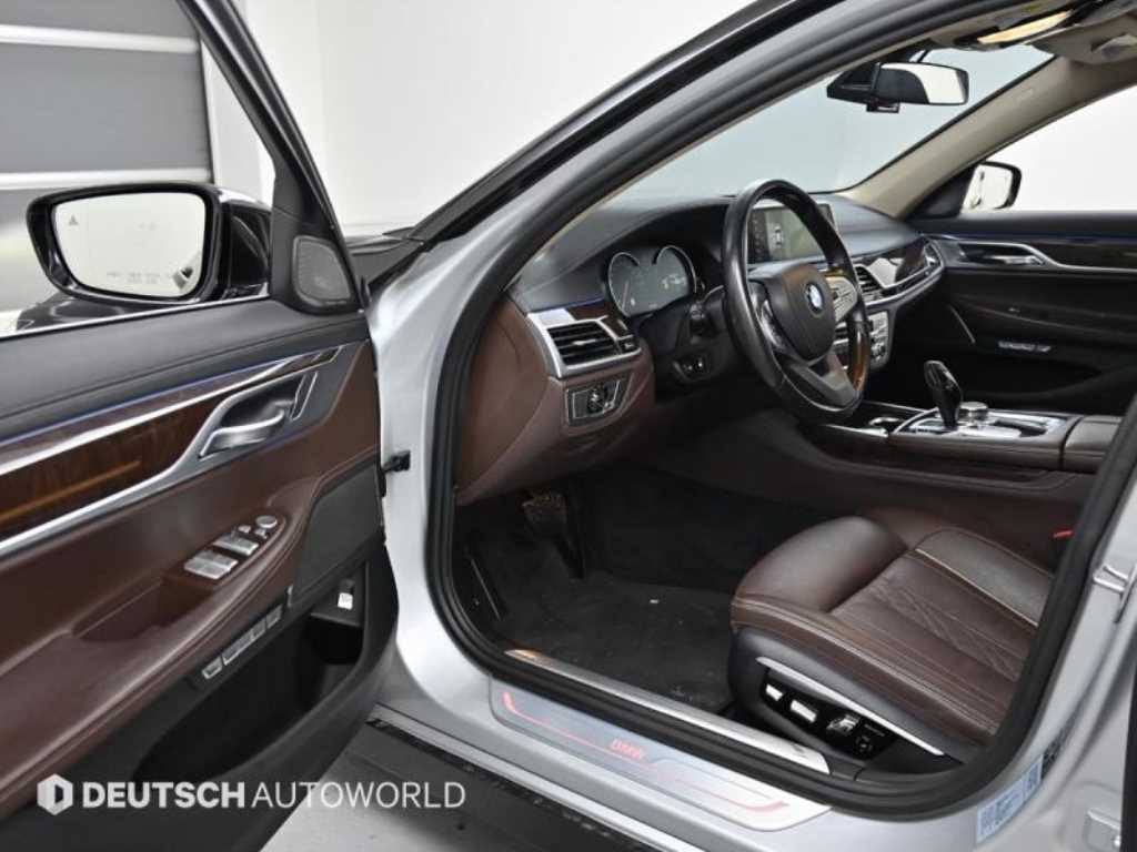 BMW 7 Series - Vista 11