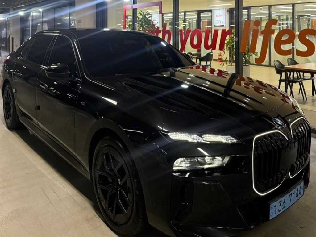 BMW i7 - Vista 2