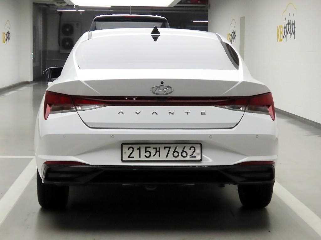 HYUNDAI Avante - Vista 3