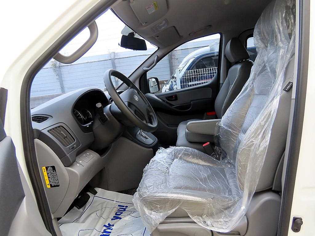 HYUNDAI Starex - Vista 5