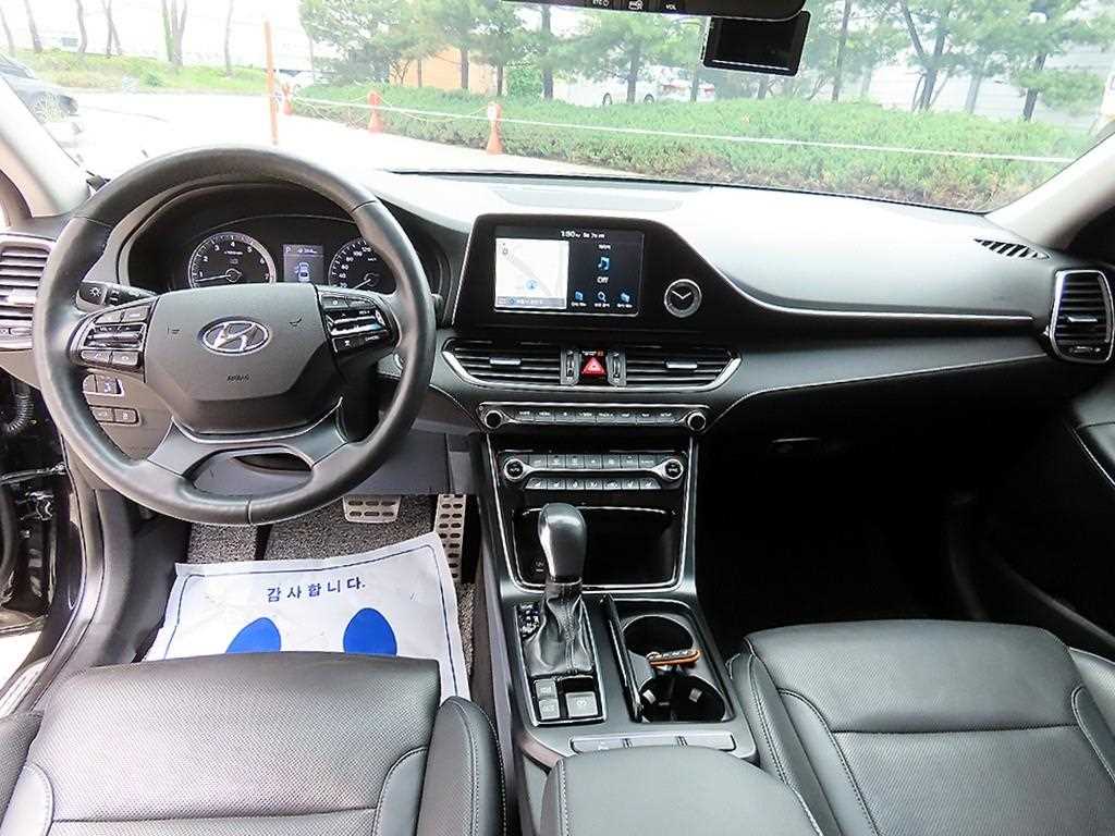 HYUNDAI Grandeur - Vista 7