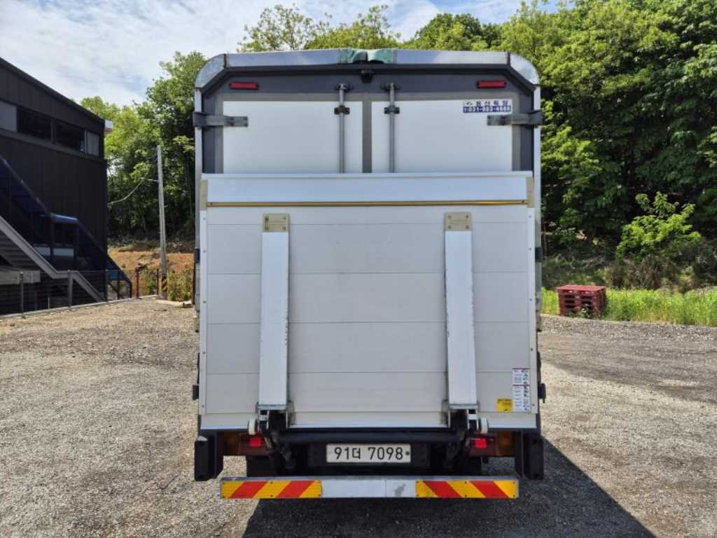 medium and large cargo truck - Vista 5