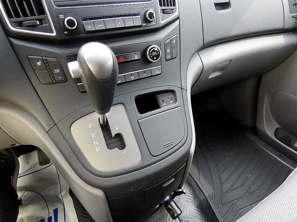 HYUNDAI Starex - Vista 11
