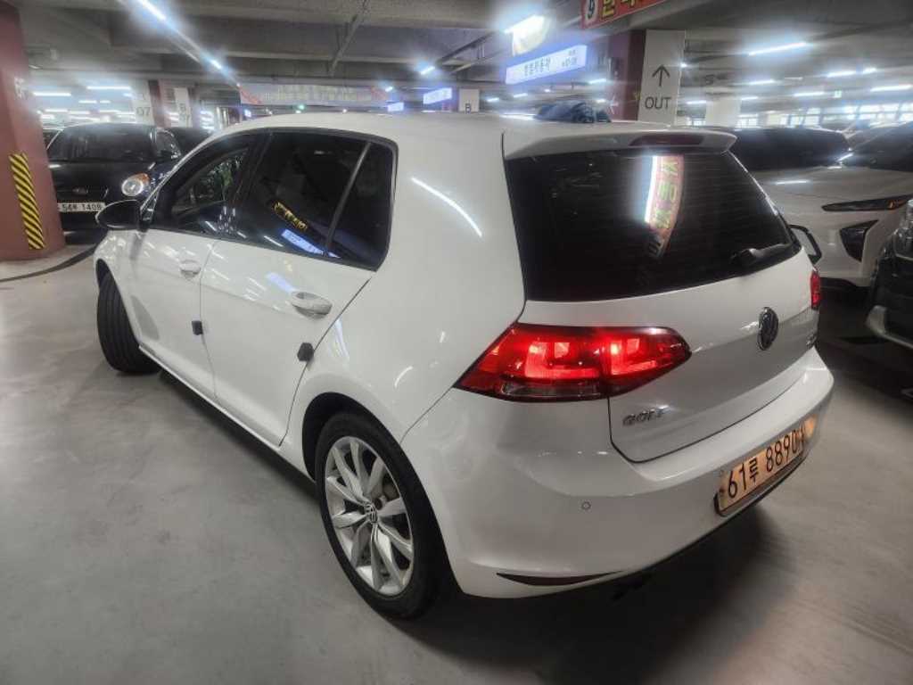 Volkswagen Golf - Vista 4