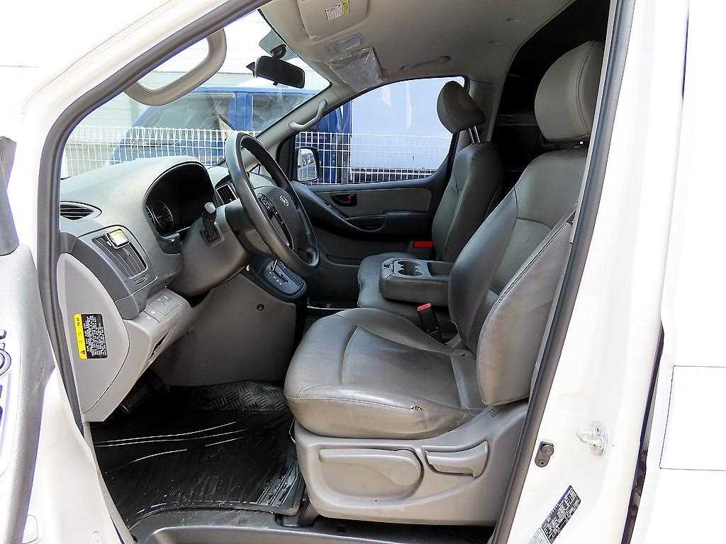 HYUNDAI Starex - Vista 5