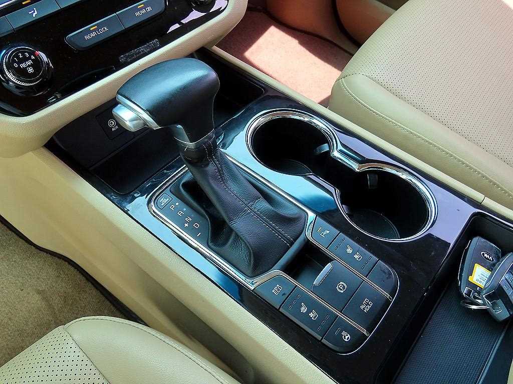 KIA Carnival - Vista 11