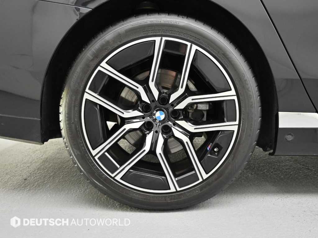 BMW 7 Series - Vista 5