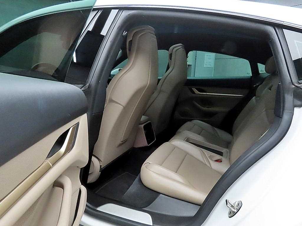 Porsche Taycan - Vista 6