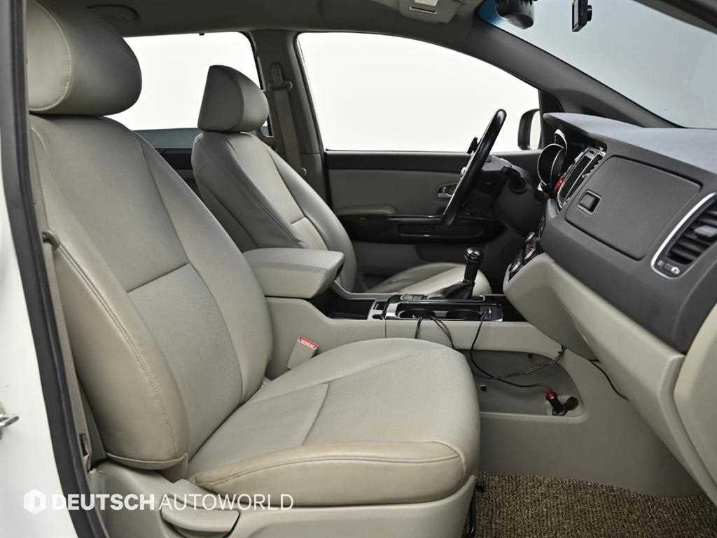 KIA Carnival - Vista 10