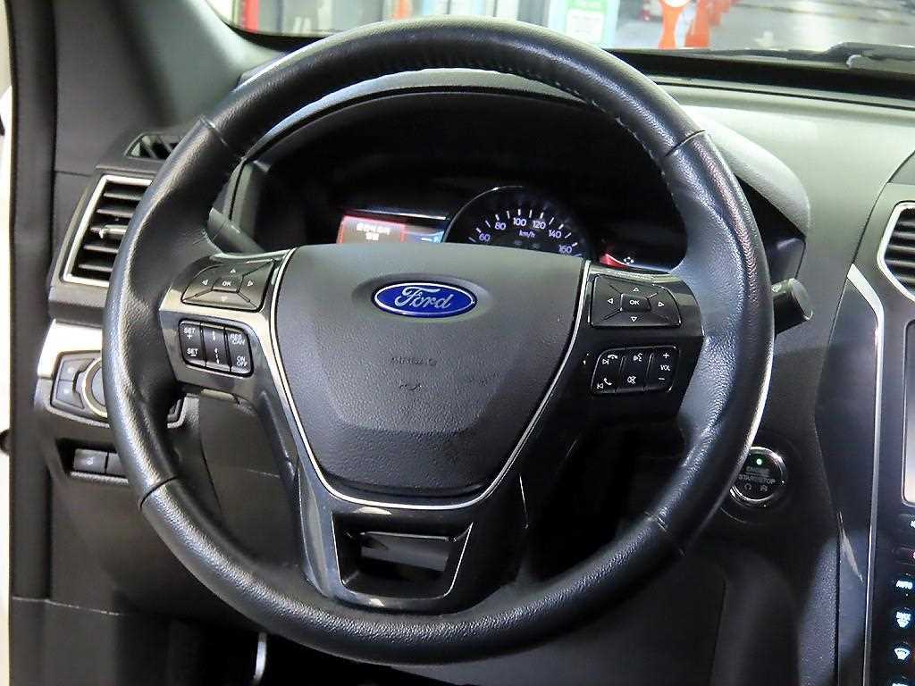 Ford Explorer - Vista 8